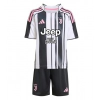 Stroje piłkarskie Juventus Koszulka Podstawowej dla dzieci 2025-26 Krótki Rękaw (+ szorty)